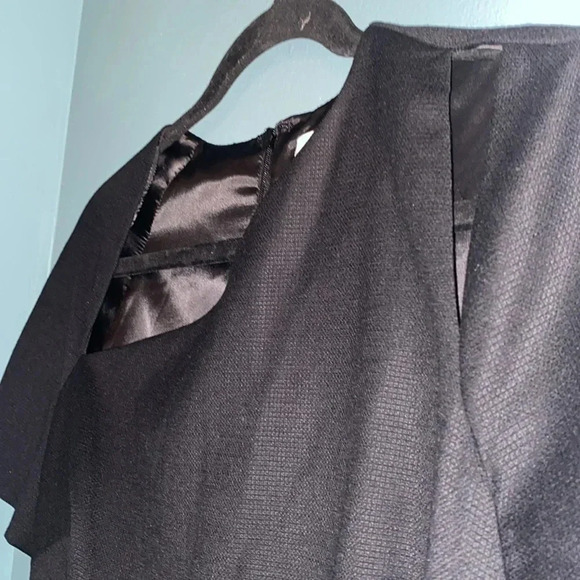 Reiss black wool blend short sleeve dress - size 6 - great condtion - cut outs - Picture 6 of 10